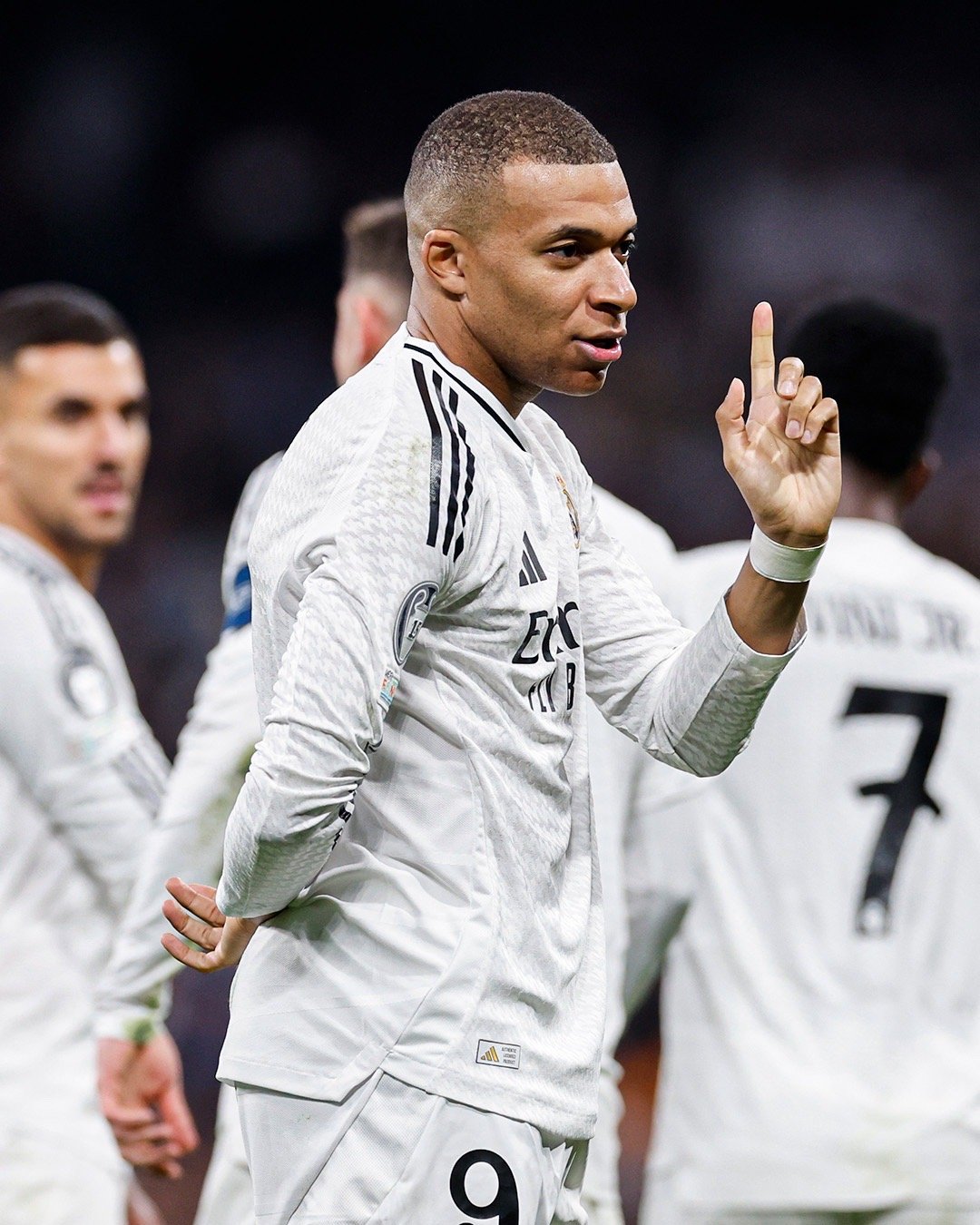 关于曼城轻取里昂，内马尔补时绝平足总杯的信息