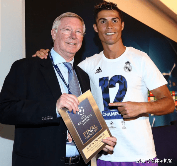 巴萨险胜里昂，C罗乌龙送礼英超