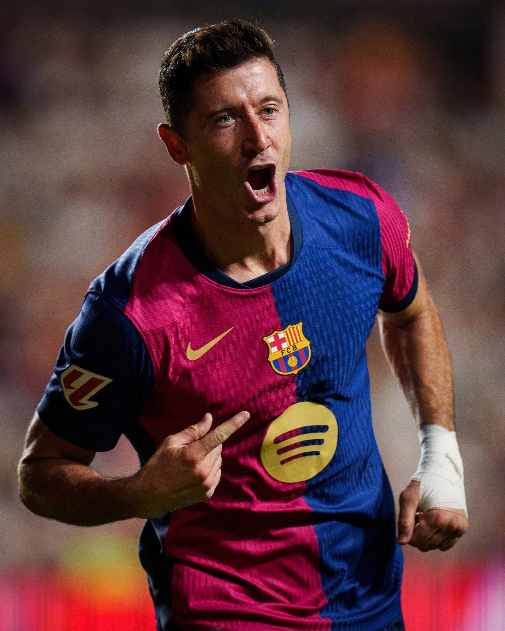 曼联险胜曼城,莱万补时绝平欧联杯 曼联险胜曼城,莱万补时绝平欧联杯